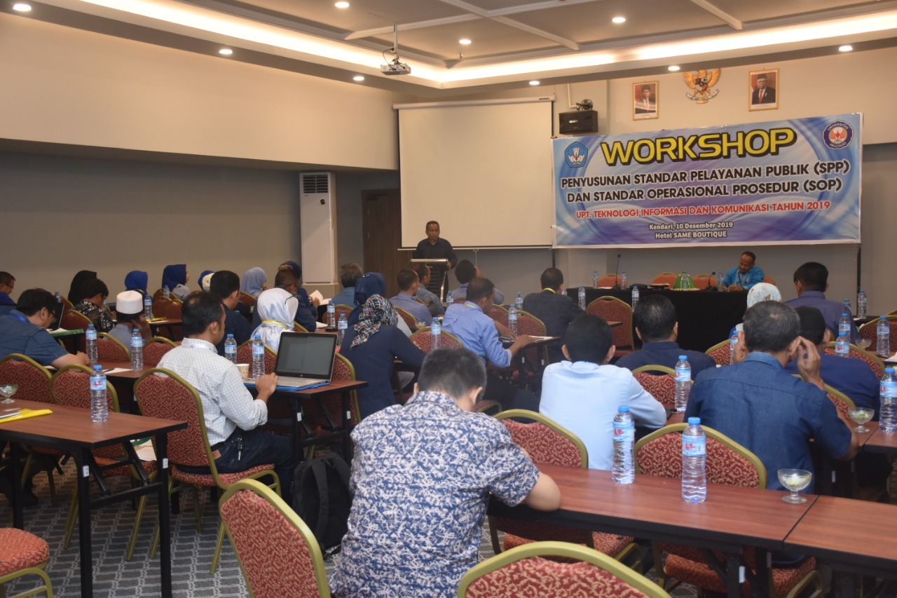 Buka Workshop SPP dan SOP, Rektor UHO Tekankan Kinerja Sesuai SOP