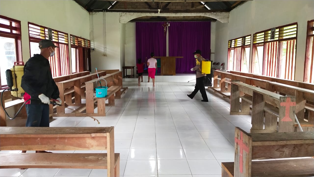 Seluruh Rumah Warga Desa Wawonindah Disemprot Desinfektan