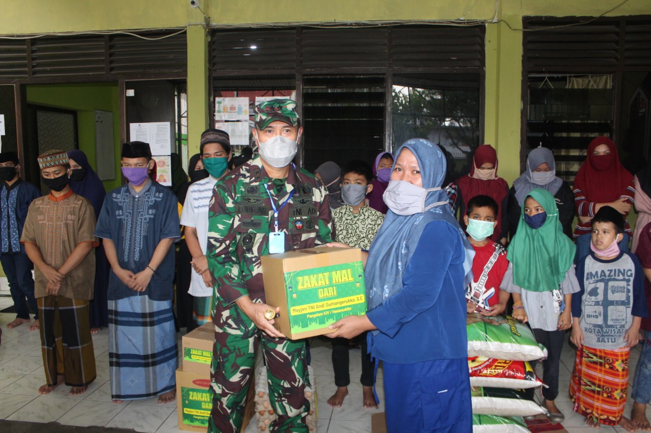 Puluhan Panti Asuhan di Makassar Terima Bantuan Sembako dari Pangdam XIV/Hasanuddin