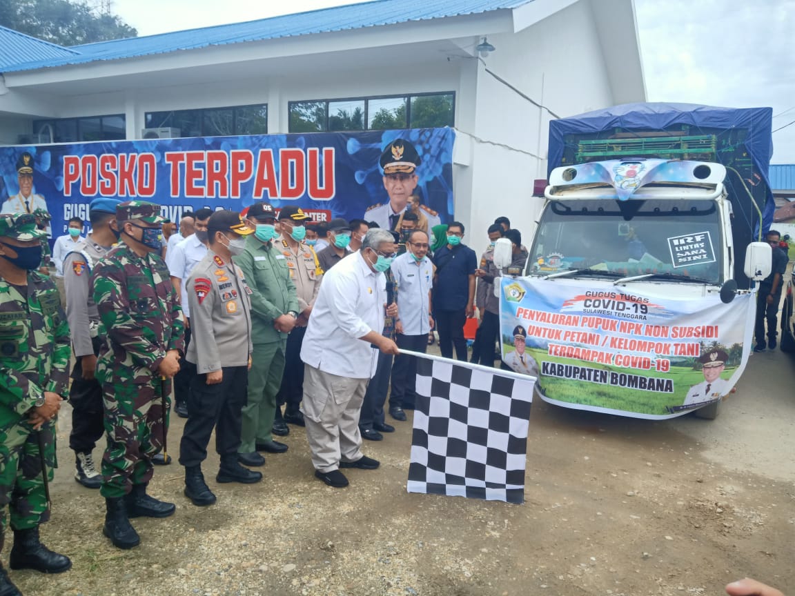 Pemprov Sultra Salurkan Pupuk di Lima Kabupaten