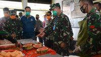 Pangdam XIV/Hasanuddin Tinjau Dapur Umum TNI-Polri, dan Salurkan Bantuan ke Masyarakat Kepulauan