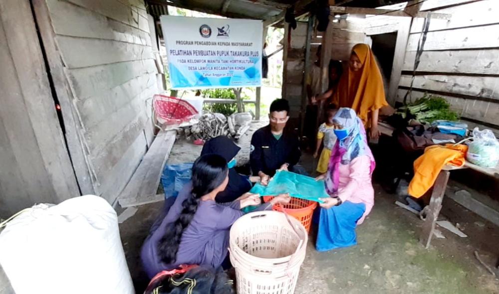 Tiga Dosen UHO Berdayakan Kelompok Tani Wanita di Konda