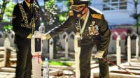 HUT TNI ke 75, Pangdam beserta Jajaran Kodam XIV/HSN Ziarah ke Taman Makam Pahlawan