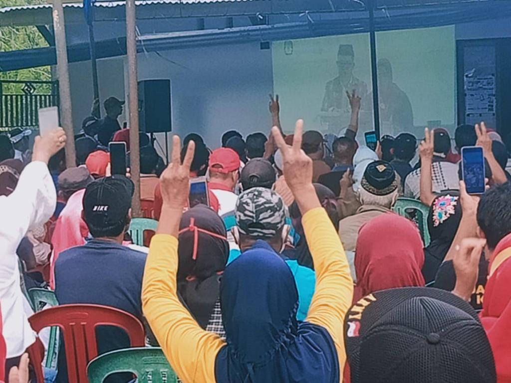 Pendukung SBM Antusias Gelar Nonton Bareng Debat Publik di Posko Juang