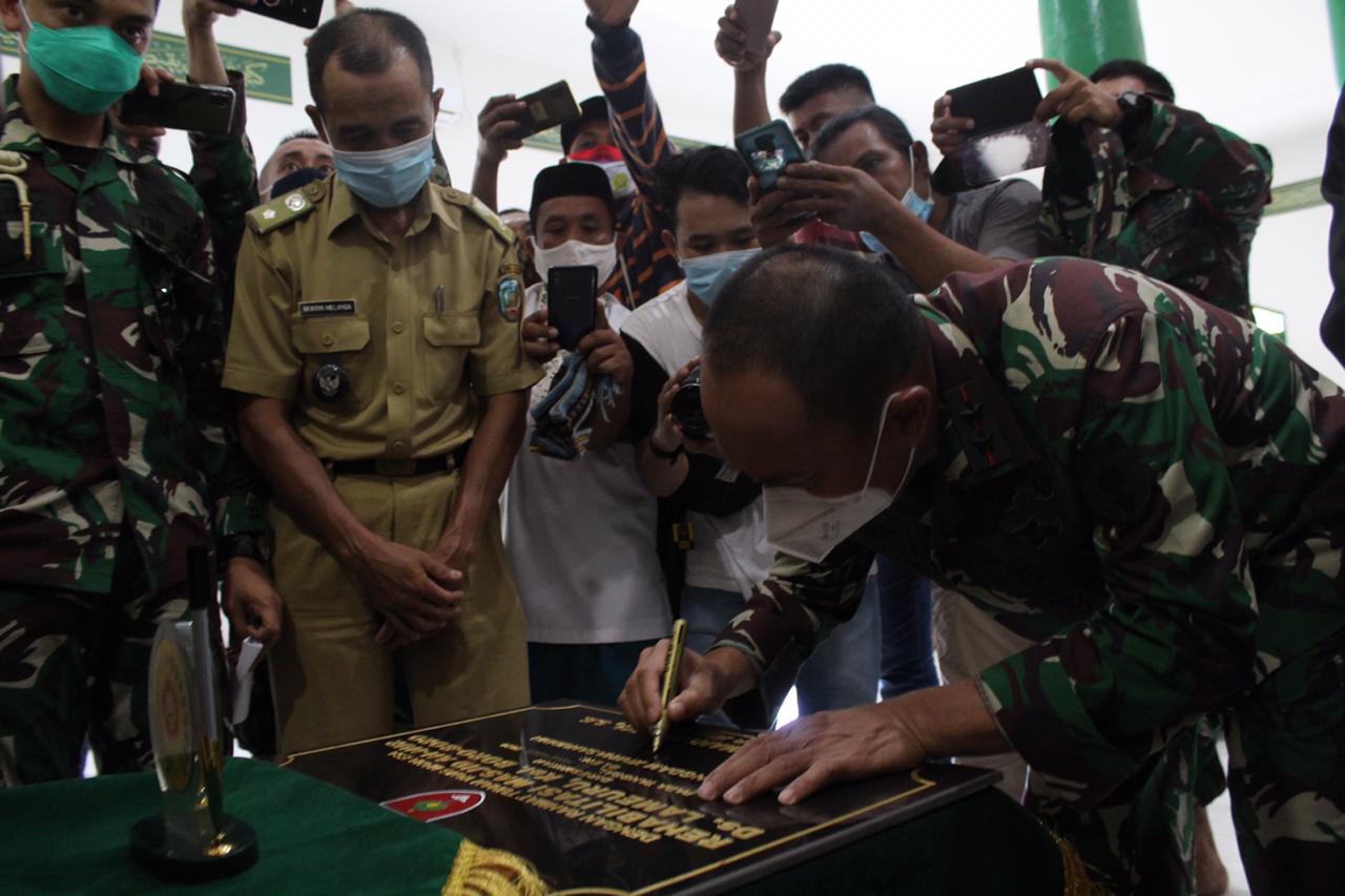 Pangdam Hasanuddin Resmikan Masjid dan Rumah Hasil Karya Bakti TNI 2020