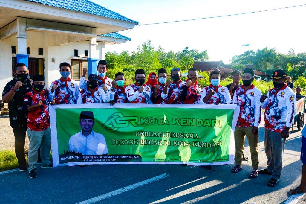 ASR Bersama Gerindra Hadir Ditengah-tengah Ratusan Tukang Becak di Kota Kendari