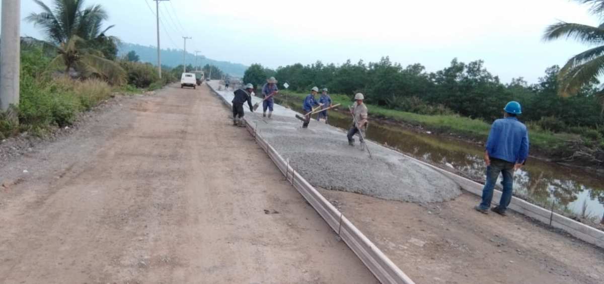 PT VDNIP Beton Jalan di Tobi Meita Sepanjang Dua Kilometer