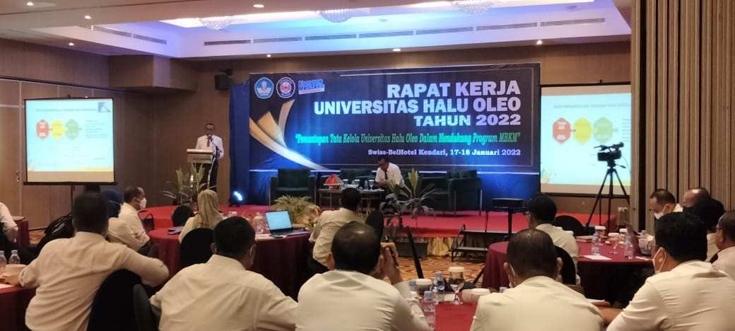 UHO Gelar Rapat Kerja Tahun 2022