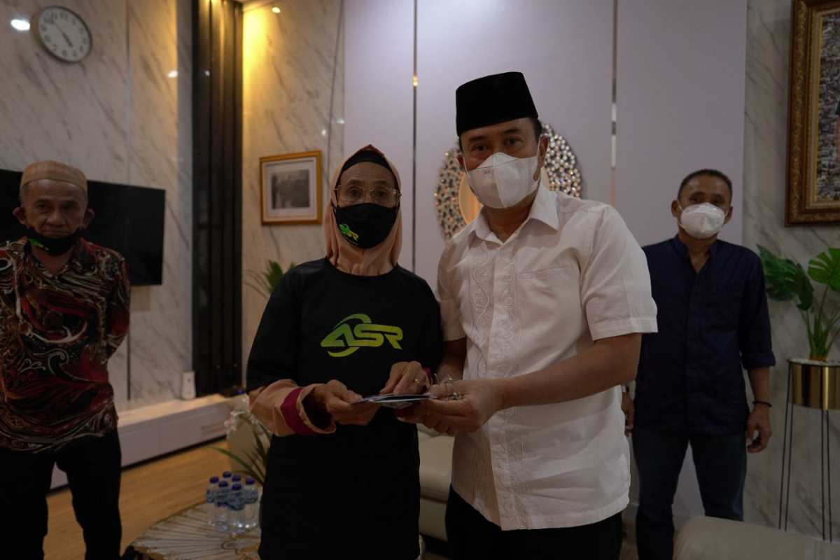 Andi Sumangerukka Penuhi Janji ke Ibu Sitimin