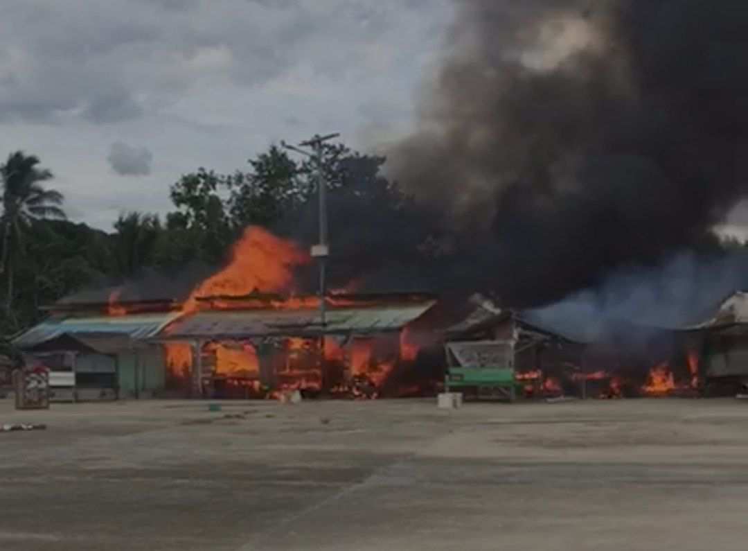 5 Kios dan Sepeda Motor Ludes Terbakar di Pelabuhan Konawe Kepulauan