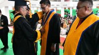 Kukuhkan Empat Profesor di UHO, Rektor Zamrun Harap Guru Besar Berkontribusi Bagi Pembangunan Daerah
