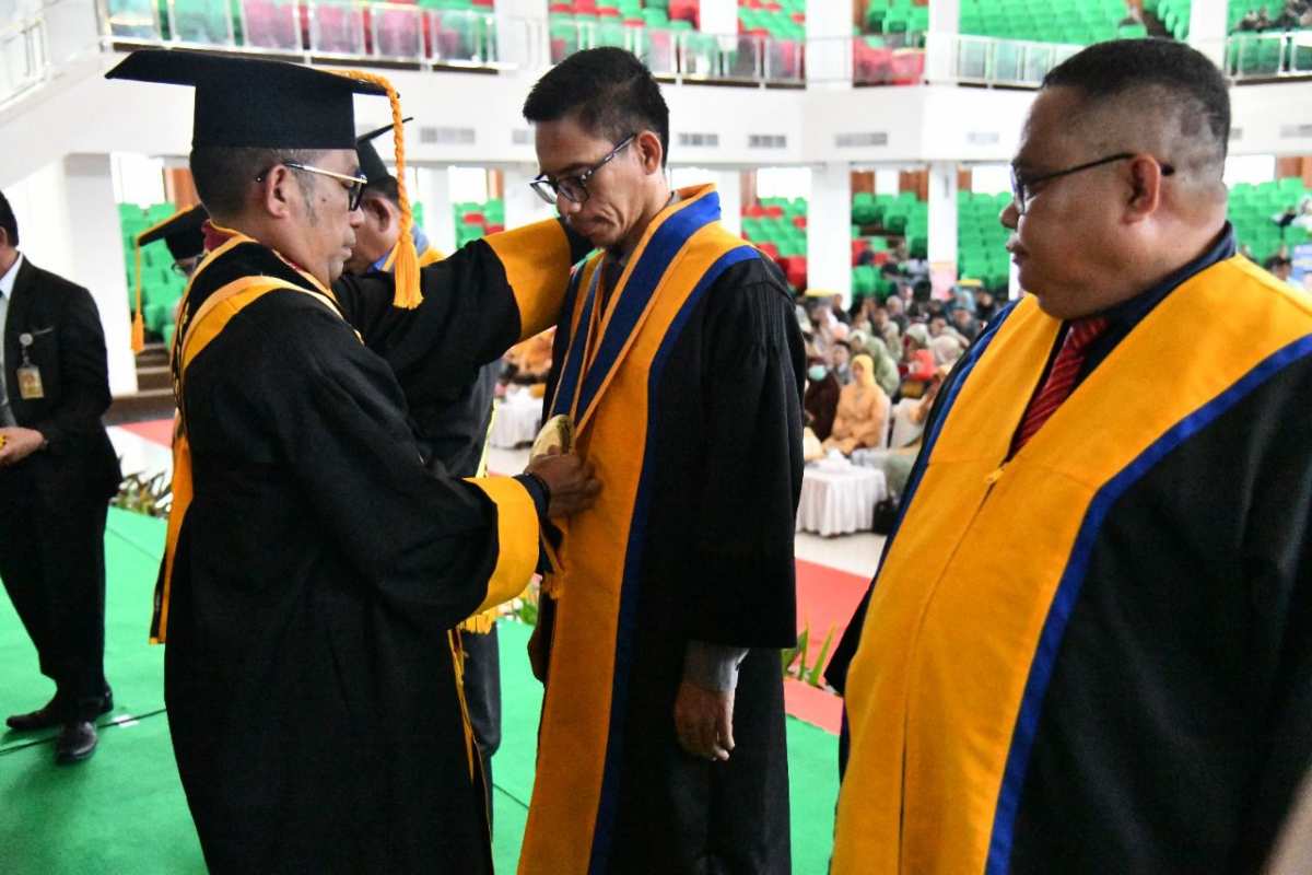 Kukuhkan Empat Profesor di UHO, Rektor Zamrun Harap Guru Besar Berkontribusi Bagi Pembangunan Daerah