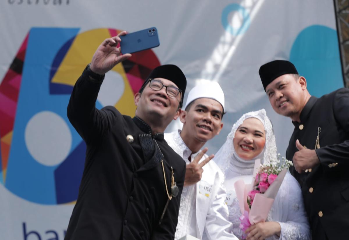 Gubernur Ridwan Kamil Hadiri Bucinfest Nikah Massal di Kota Bekasi
