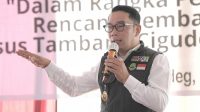 Ridwan Kamil - Uu Ruzhanul Ulum Dapat Penghargaan dari PWI Jabar