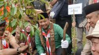 Wagub Uu Ruzhanul Mulai Menanam 1.000 Bibit Pohon