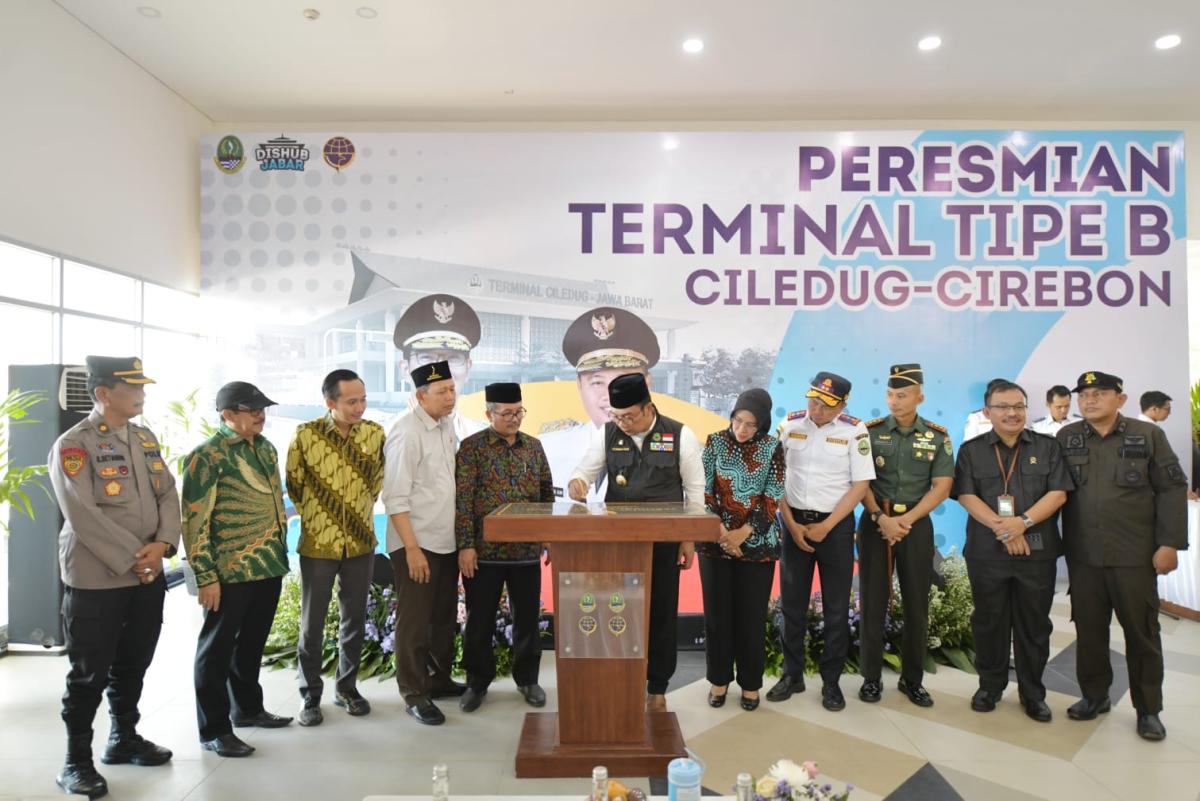 Gubernur Ridwan Kamil Resmikan Terminal Tipe B Ciledug di Kabupaten Cirebon