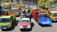 Ratusan Sopir Truk Geruduk Kantor DPRD Sultra