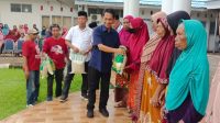 Pemda Wakatobi bersama Baznaz Salurkan Ribuan Karung Beras 5 Kg Masyarakat