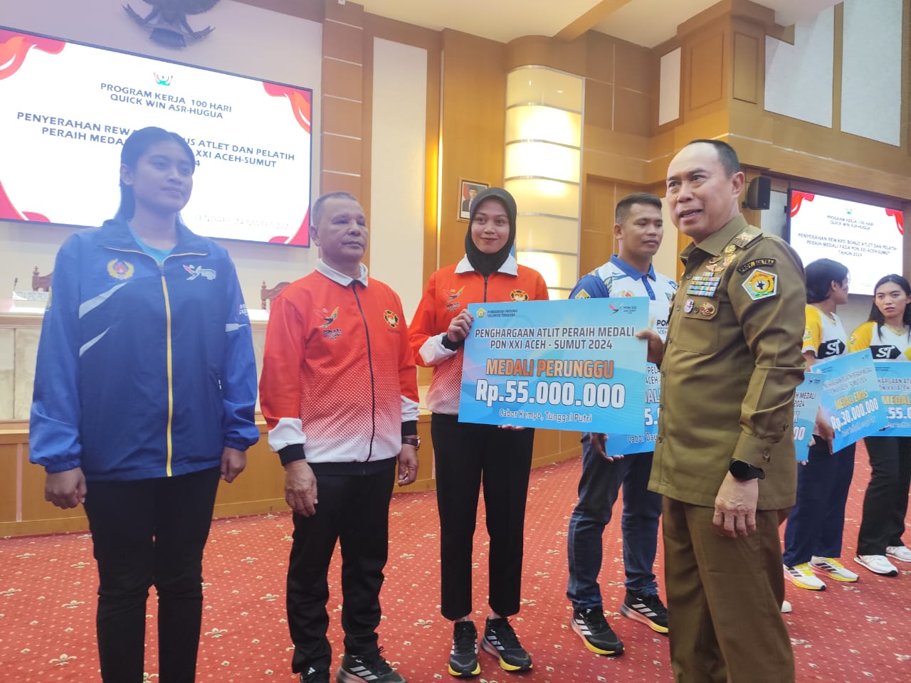 Gubernur Andi Sumangerukka Cairkan Bonus Atlet Peraih Medali Diajang PON 2024