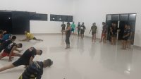 Semangat Tak Kenal Lelah, Atlet Kick Boxing Sultra Jalani Latihan Malam Disaksikan Langsung Ketua Pengprov