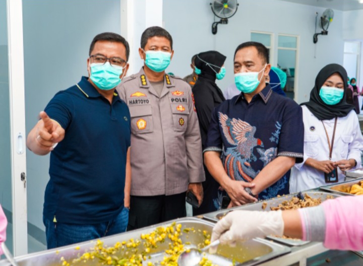 Kapolda Sultra Irjenpol Didik Agung Widjanarko Tinjau Langsung Dapur SPPG