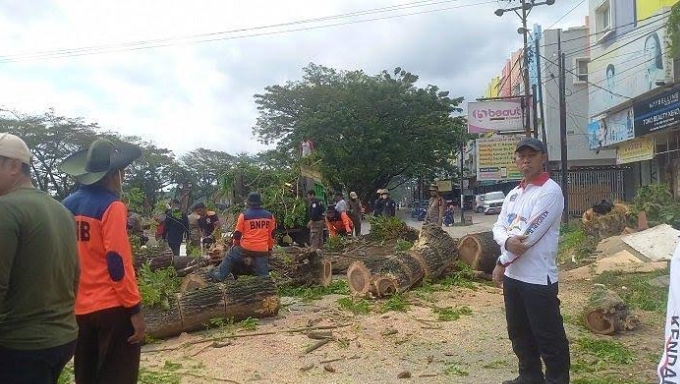 Warga dan Pemerintah Kecamatan Kadia Gelar Aksi Bersih Lingkungan Serentak