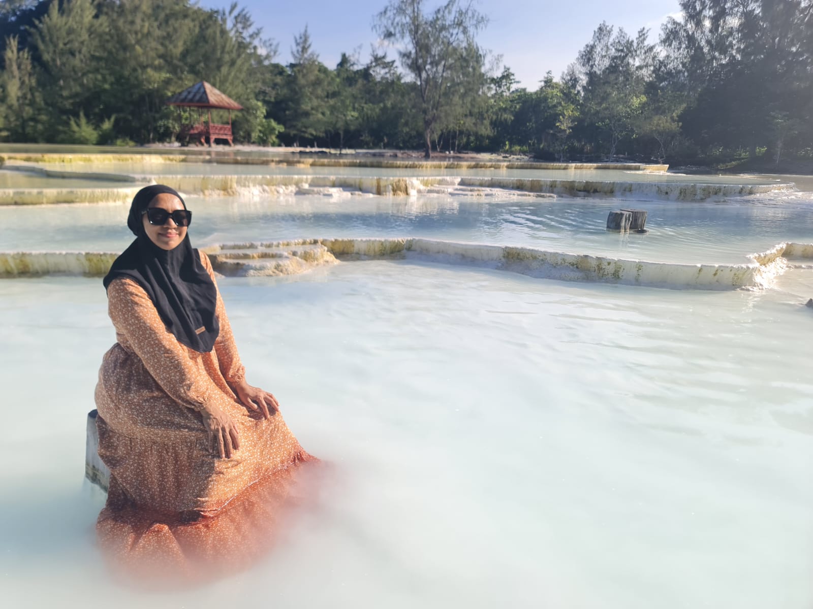 Menikmati Petualangan Hangat di Permandian Air Panas Wawolesea