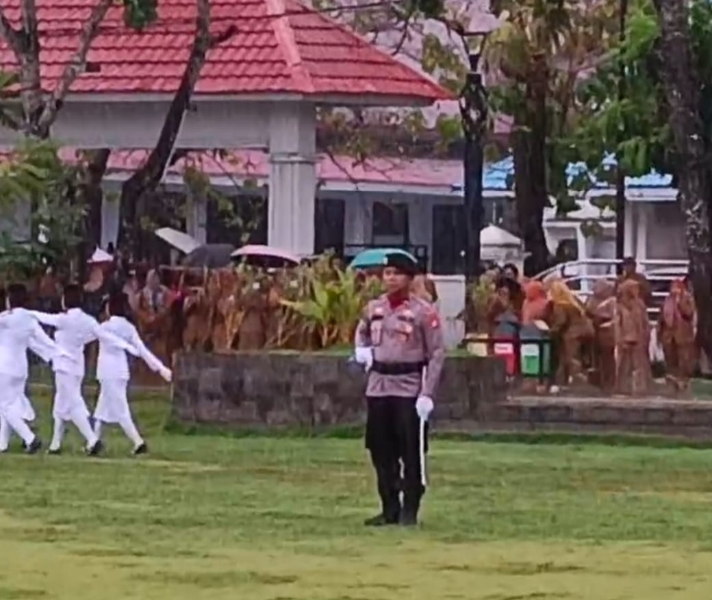 Bupati Wakatobi Semprot ASN yang Tinggalkan Upacara Saat Hujan: “Kembali ke Barisan!”