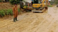 Pemerintah Wua-Wua Bergerak Cepat Atasi Sedimentasi dan Amankan Jalan Warga