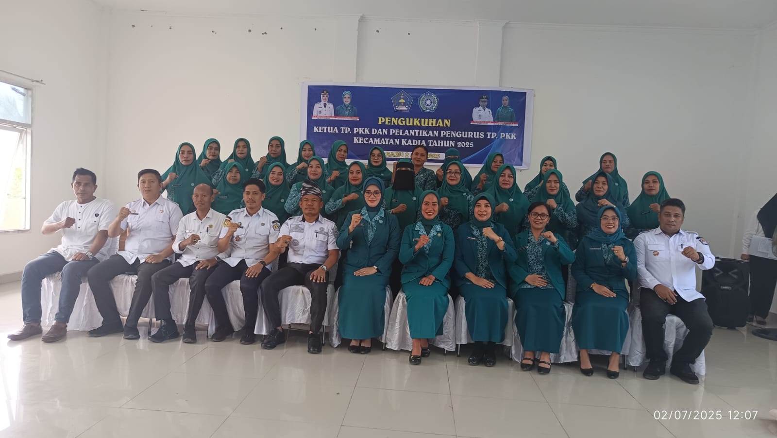 Ketua TP PKK Kota Kendari Lantik Wa Ode Sufiati sebagai Ketua TP PKK Kecamatan Kadia