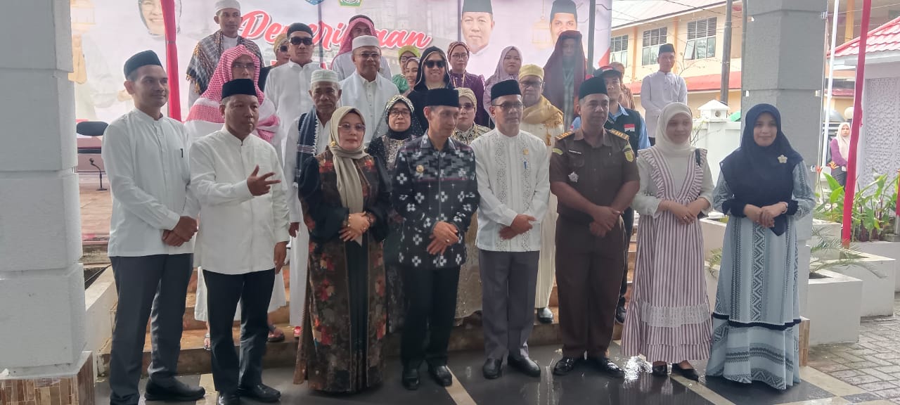 Bupati Wakatobi Sambut Haru 93 Jamaah Haji yang Pulang dari Tanah Suci