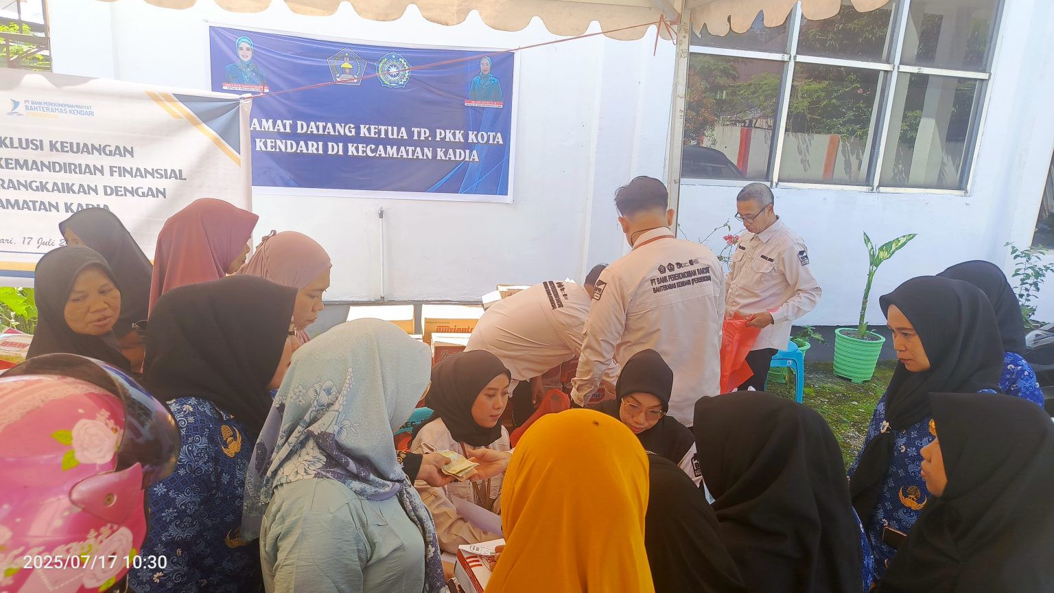 Camat Kadia Apresiasi Literasi Keuangan dan Pasar Murah BPR Bahteramas