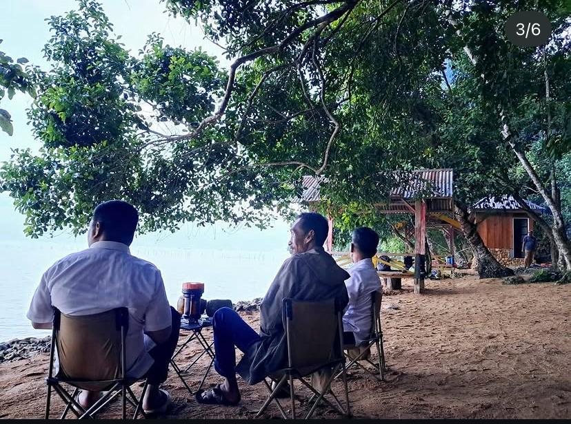 Menyusuri Teduhnya Surga Laut Tompaone Bersama Keluarga dan Ombak yang Bersahabat