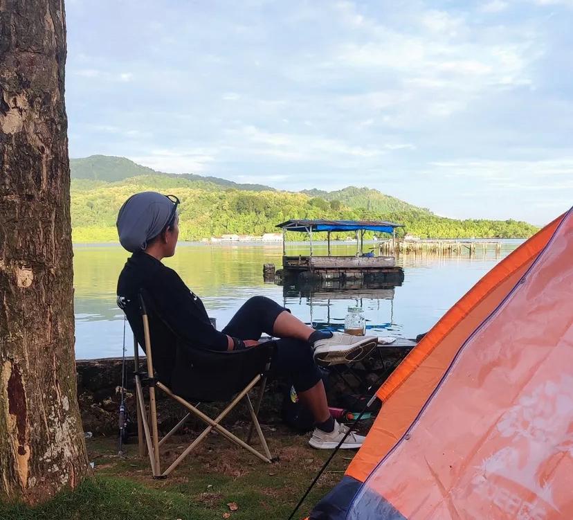 Menyusuri Teduhnya Surga Laut Tompaone Bersama Keluarga dan Ombak yang Bersahabat