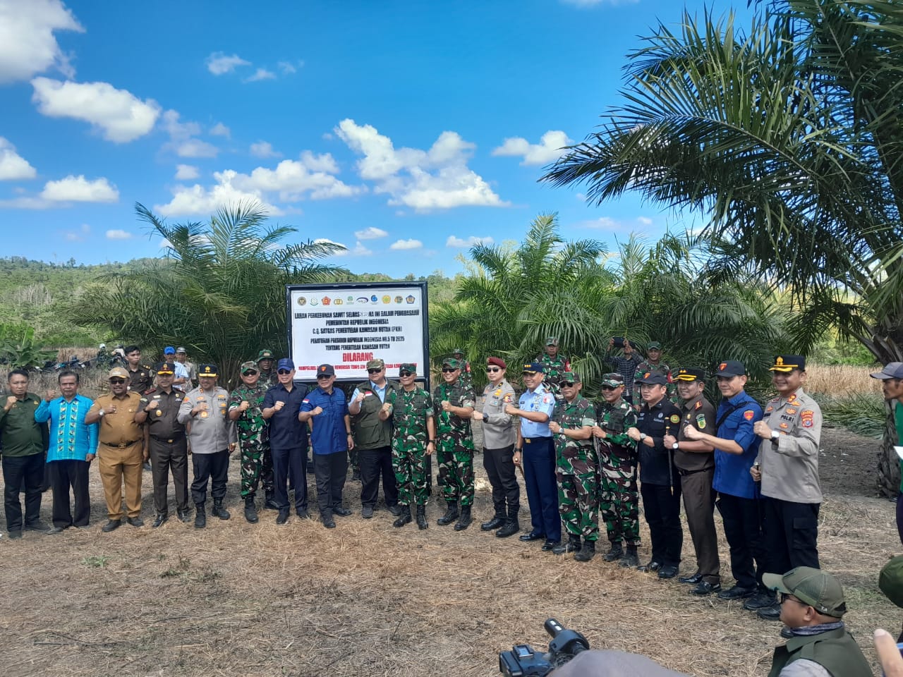 Tim Satgas PKH Lakukan Penindakan di Kabupaten Bombana, Segel Lahan Eks PT Sampewali