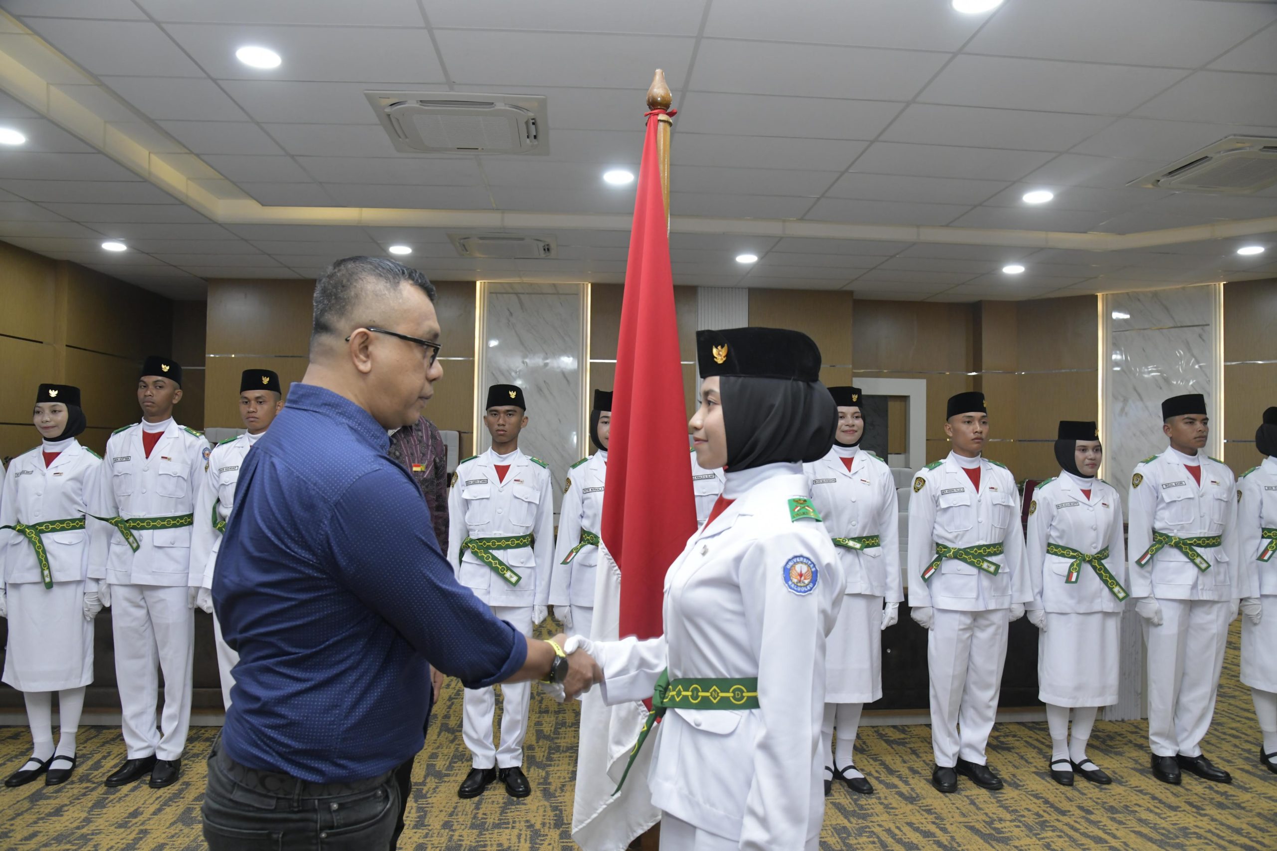 Rektor UHO Kukuhkan 31 Anggota Paskibraka: Simbol Nasionalisme dan Kebanggaan Kampus