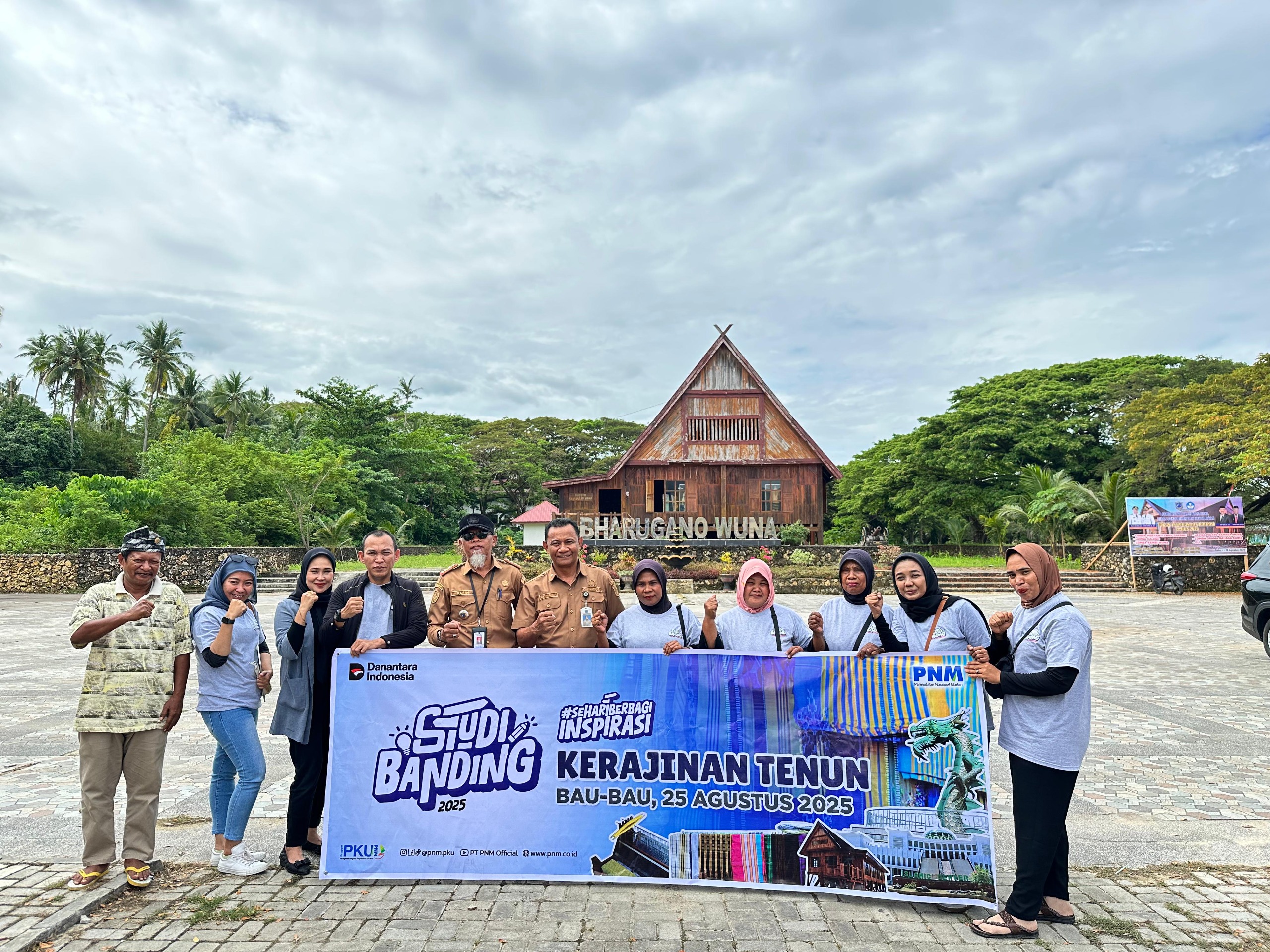 PNM Cabang Baubau Dorong Pemberdayaan Perempuan Tenun Tradisional Lewat Studi Banding