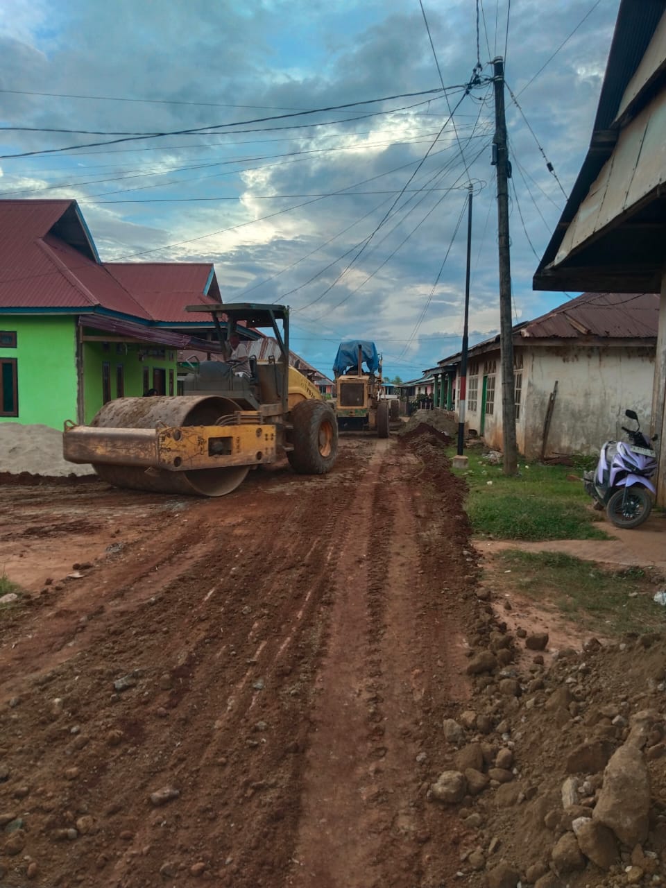 Dukung Infrastruktur Desa, PT WIN Turunkan Alat Berat di Torobulu