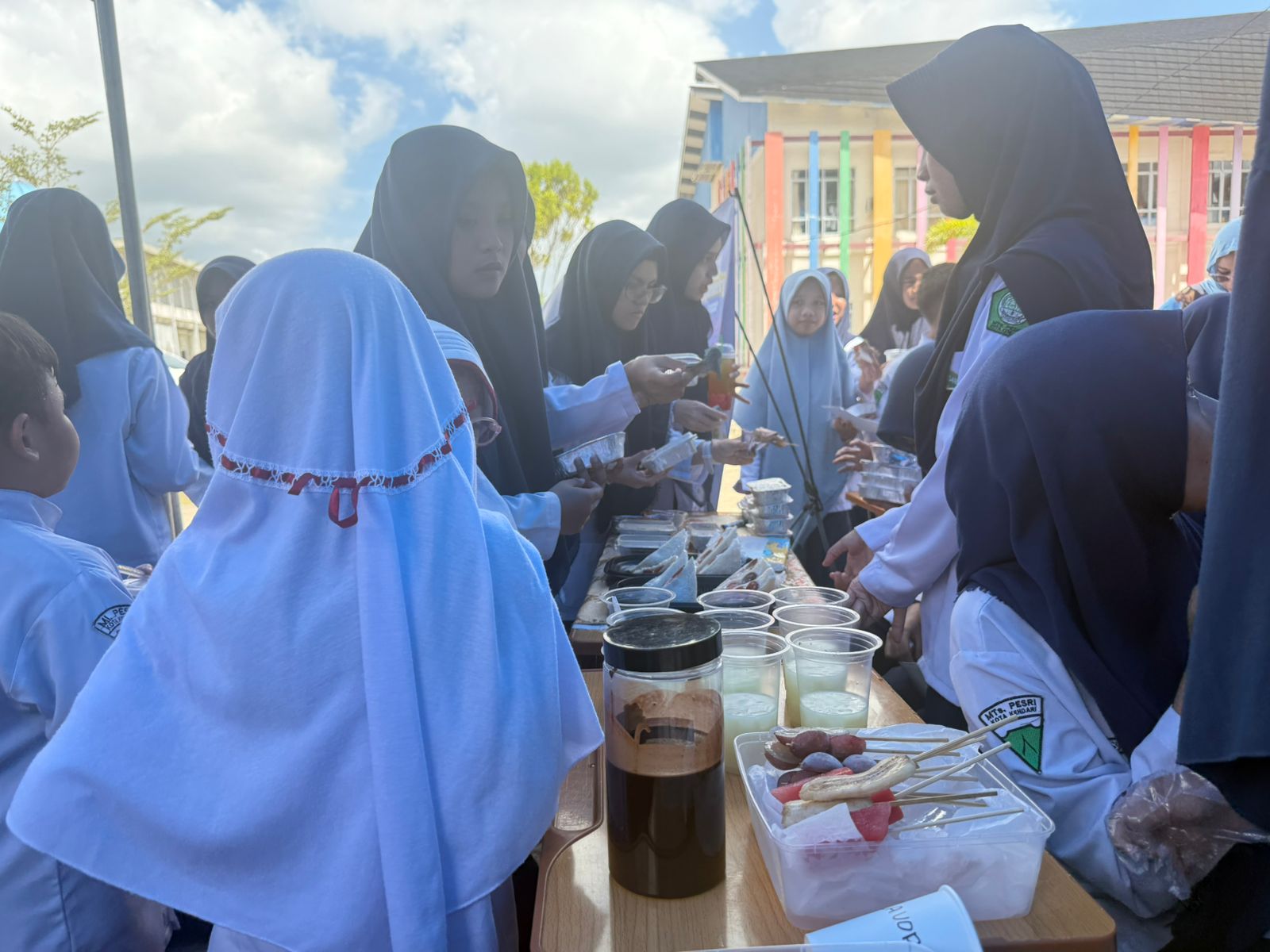 MTs Ummusabri Kendari Gelar Bazar Ekonomi Kreatif, Latih Jiwa Wirausaha Pelajar