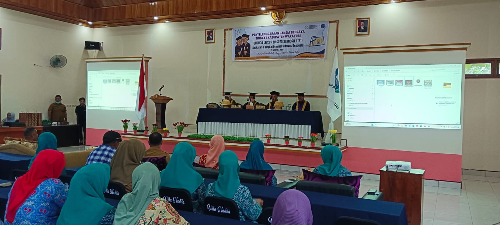 Wakatobi Wisuda 30 Lansia dari Sekolah Tinggi Lansia, Bupati Haliana Canangkan Program SIDAYA
