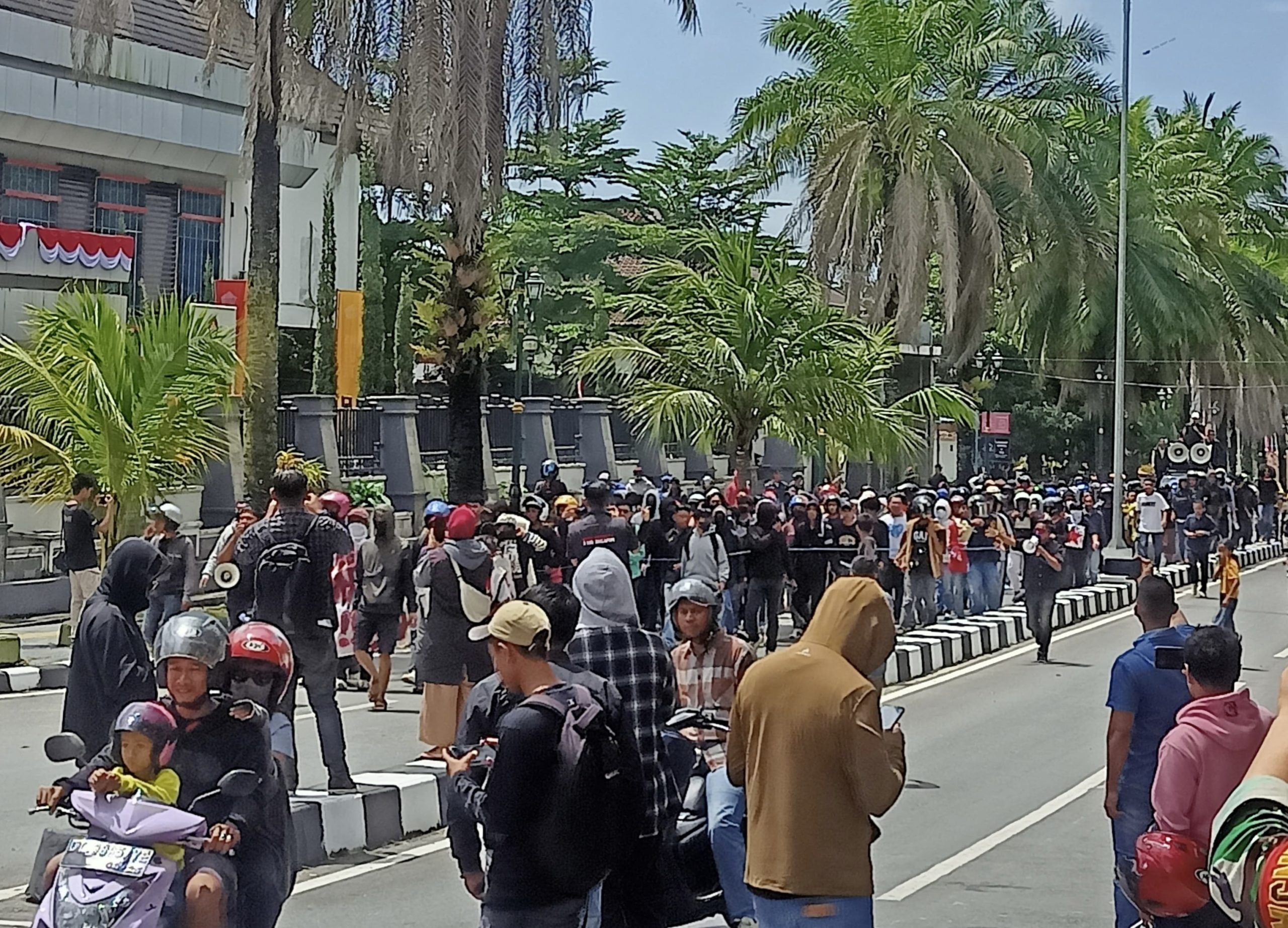 Sejumlah Elemen Mahasiswa di Kendari Bergerak Menuju DPRD Sultra, Buntut Tunjangan DPR RI