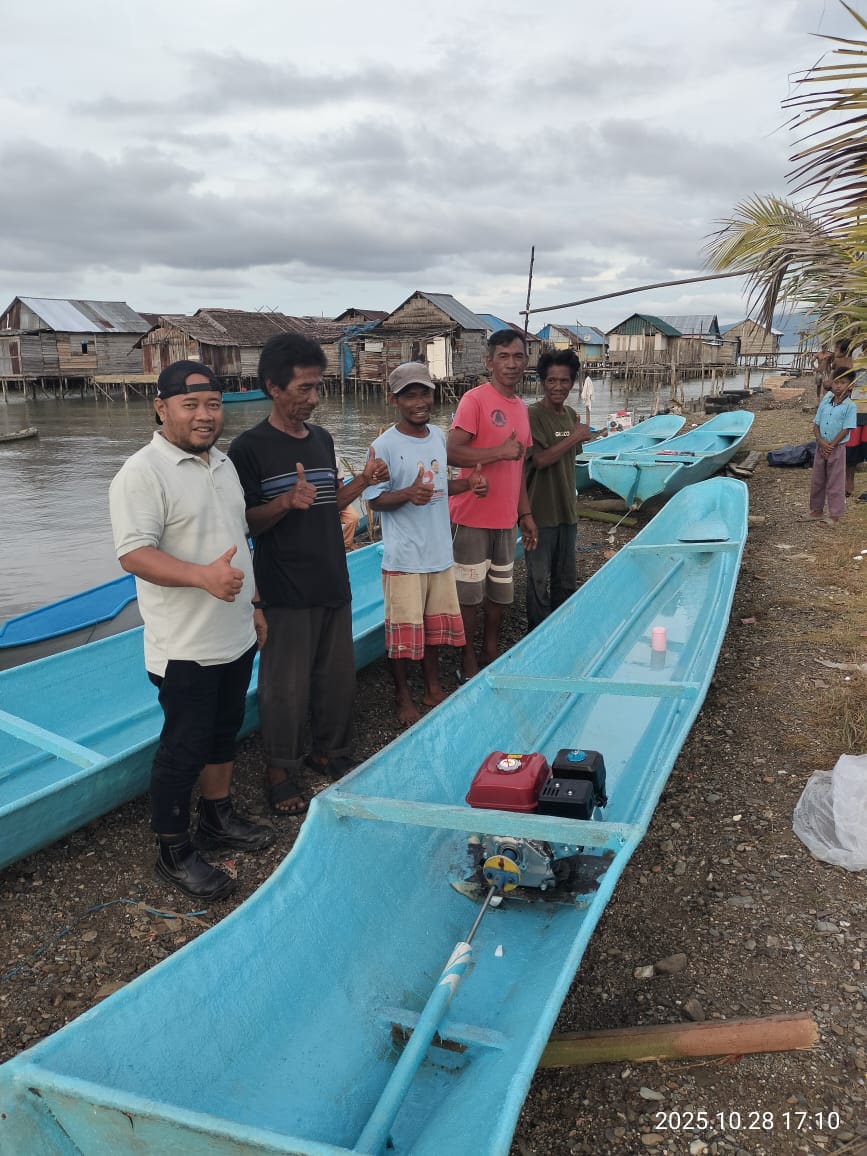 PT Hoffmen Energi Perkasa Salurkan Bantuan Empat Perahu untuk Nelayan Desa Wawatu