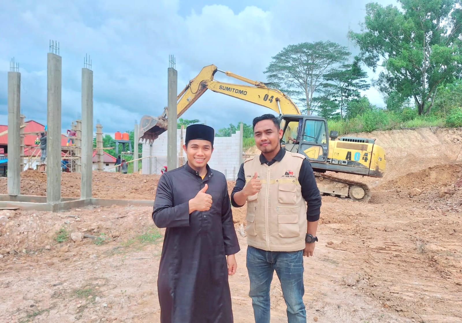 Percepat Pembangunan, PT WIN Kerahkan Excavator untuk Masjid Pondok Tahfiz di Desa Parasi