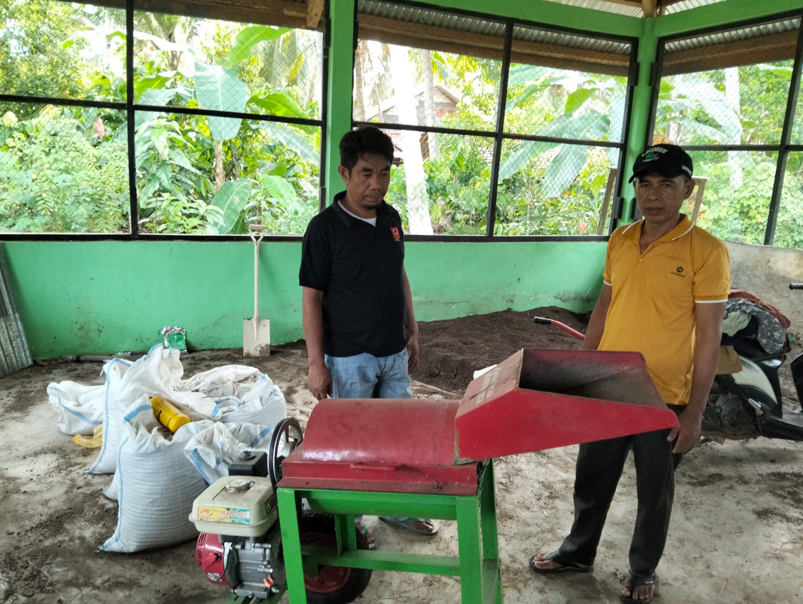 Melalui Program Transformasi Teknologi dan Inovasi, UHO menginisiasi sitem Pertanian Terpadu Kakao-Kambing di Desa Wowoli