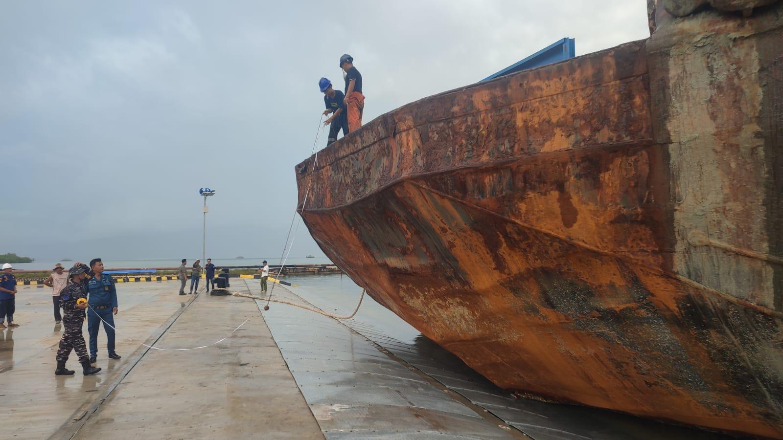 Syahbandar Lapuko Sukses Laksanakan Uji Coba Sandar Kapal di Terminal Umum