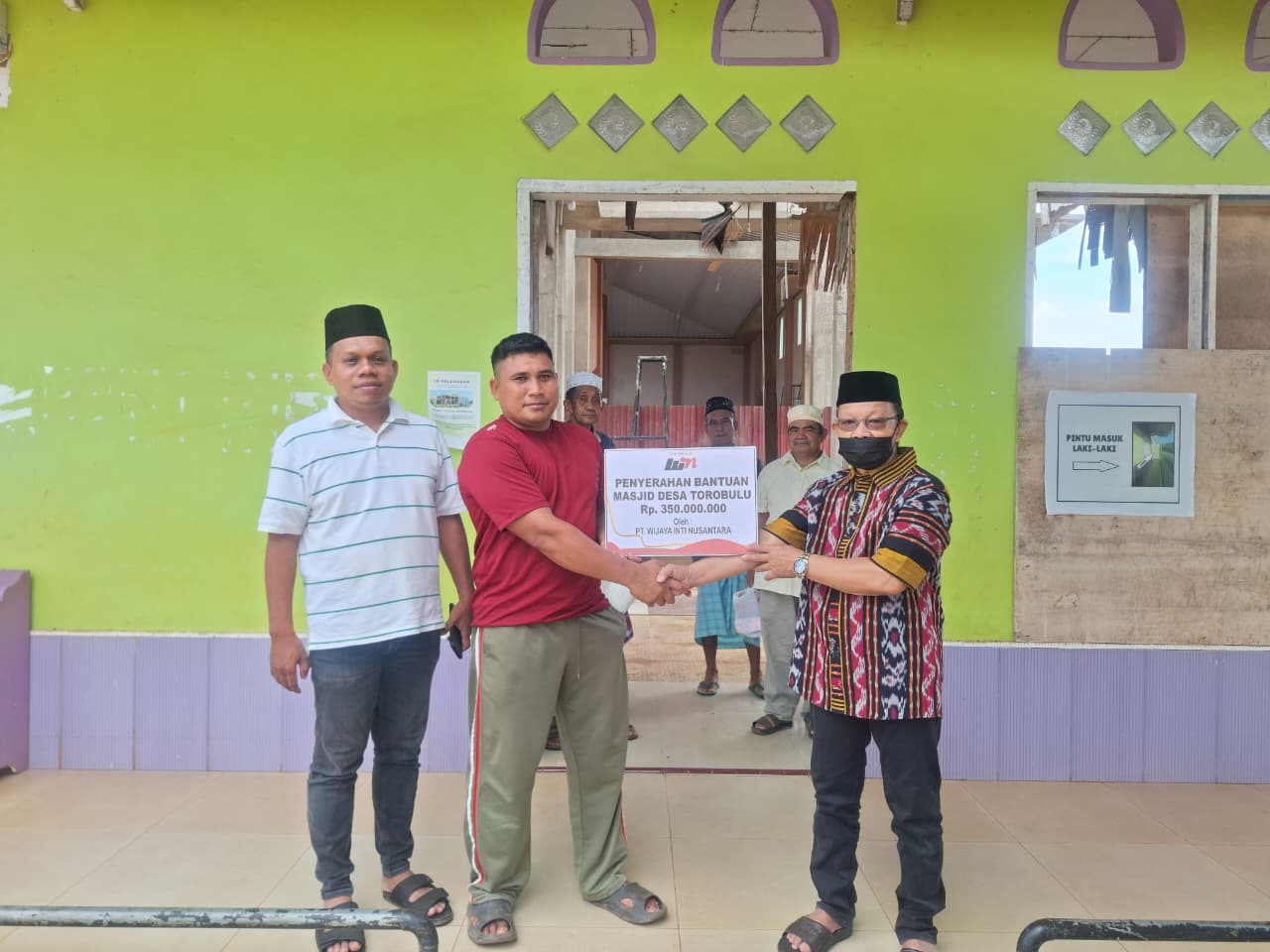 PT WIN Kucurkan Rp350 Juta untuk Percepatan Pembangunan Masjid Nurul Jihad Torobulu