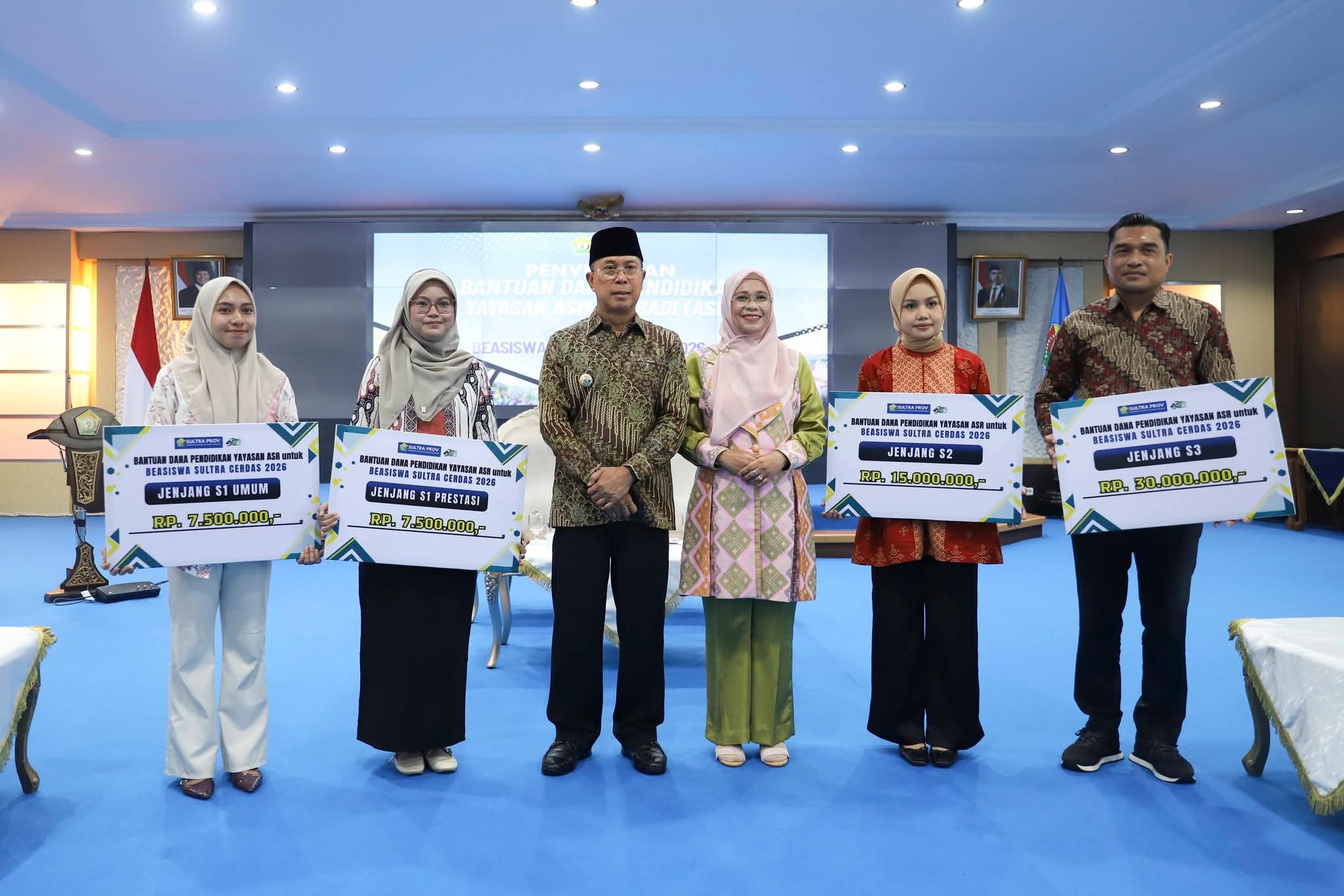 Gubernur Sultra Serahkan Beasiswa Sultra Cerdas 2026 untuk 150 Mahasiswa