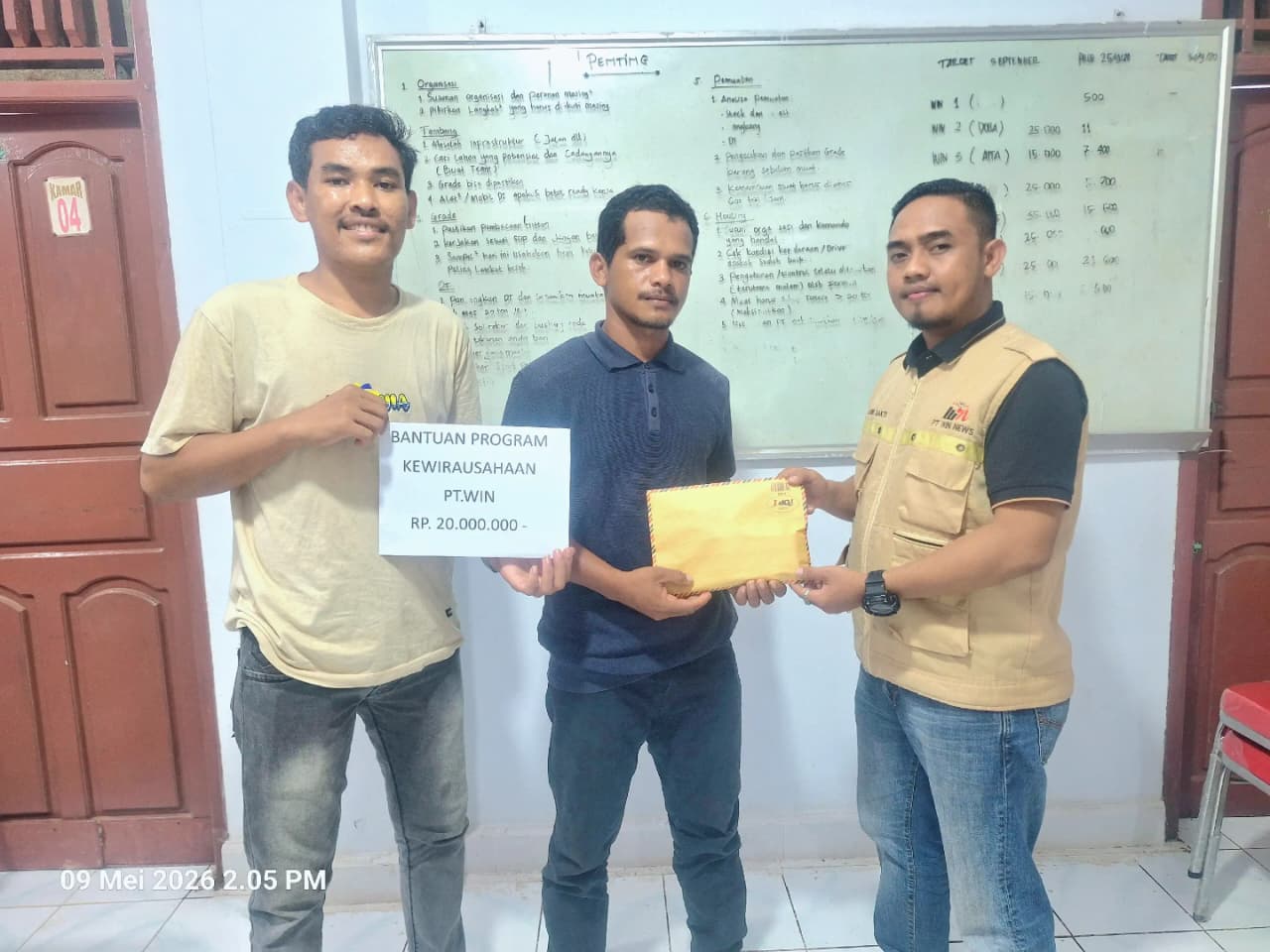 PT WIN Salurkan Bantuan Kewirausahaan untuk Warga Lingkar Tambang