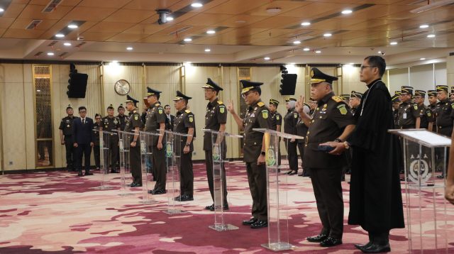 Lantik Pejabat Eselon I, Jaksa Agung: Jangan Pernah Pertaruhkan Marwah Institusi demi Kepentingan Pribadi