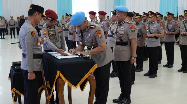 Kapolda Sultra Pimpin Sertijab Lima Pejabat Utama, Lima Kapolres dan Lantik Kapolres Konawe Kepulauan